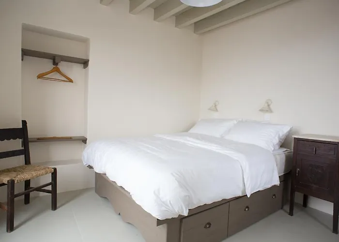 Moustafa Stone House Emporeiós